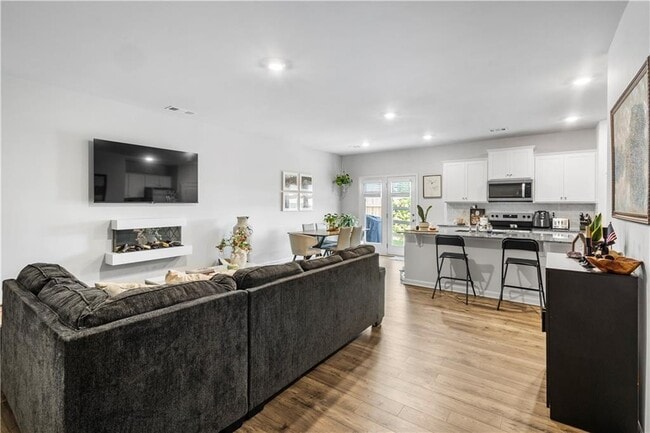 Photo - 381 Stoneybrook Dr