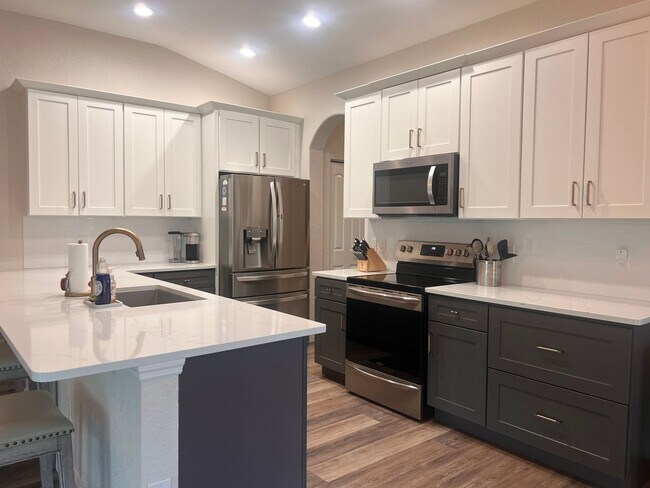 Photo - 2bd/2ba/2 car garage in Venetia