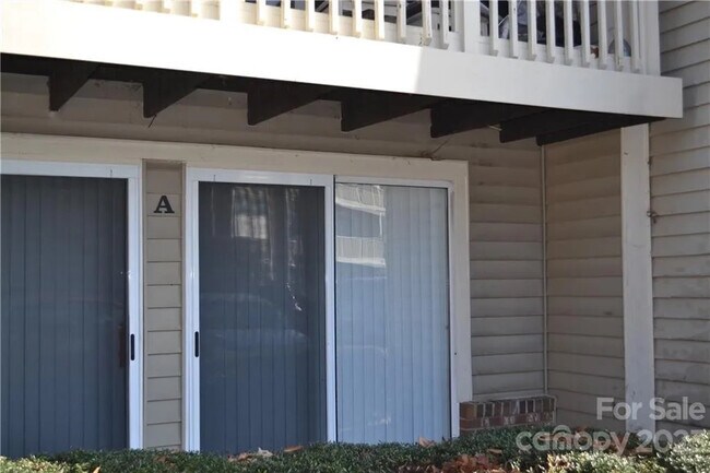 Room in Condo on Arlyn Cir