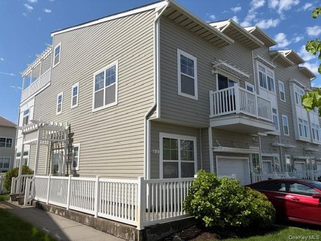 Building Photo - 66-11 Seaspray Ave