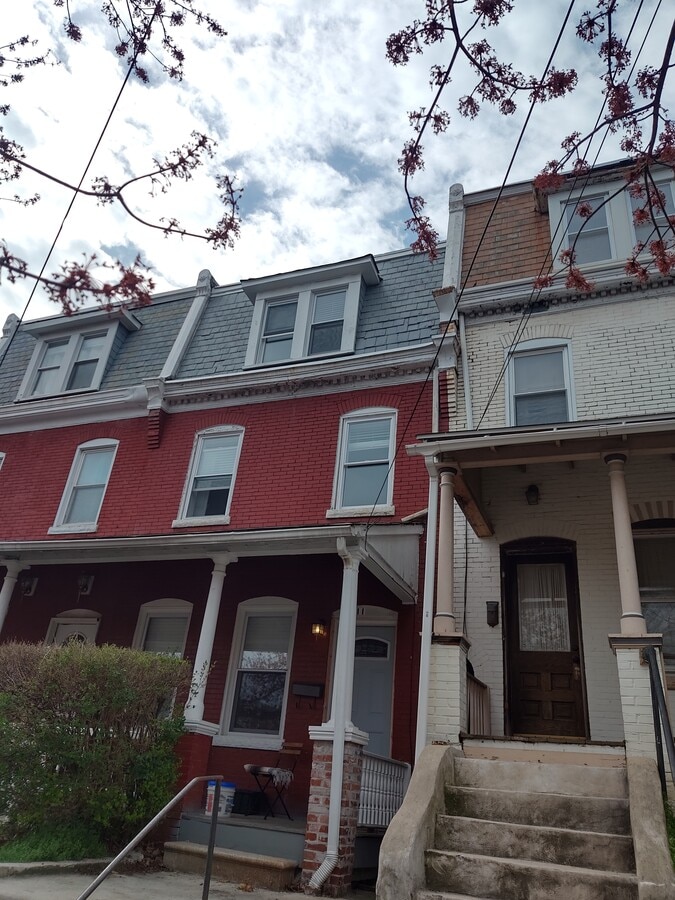 Photo - 611 N Franklin St House