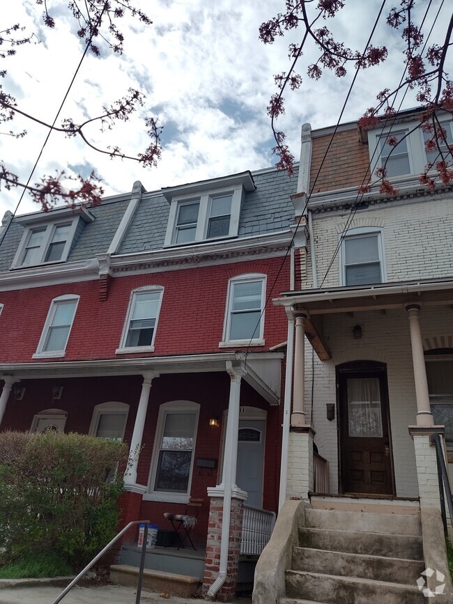 Building Photo - 611 N Franklin St Rental