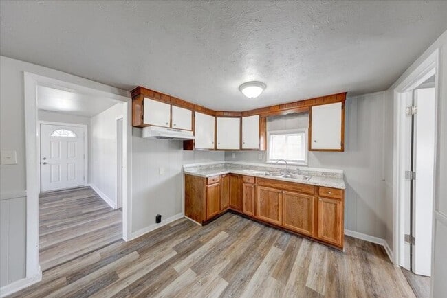 Photo - 2702 S Lyons Ave