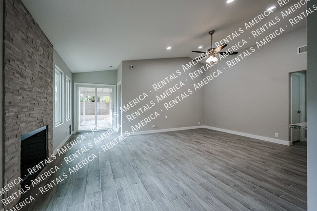 Photo - 2517 W Sheffield Ave