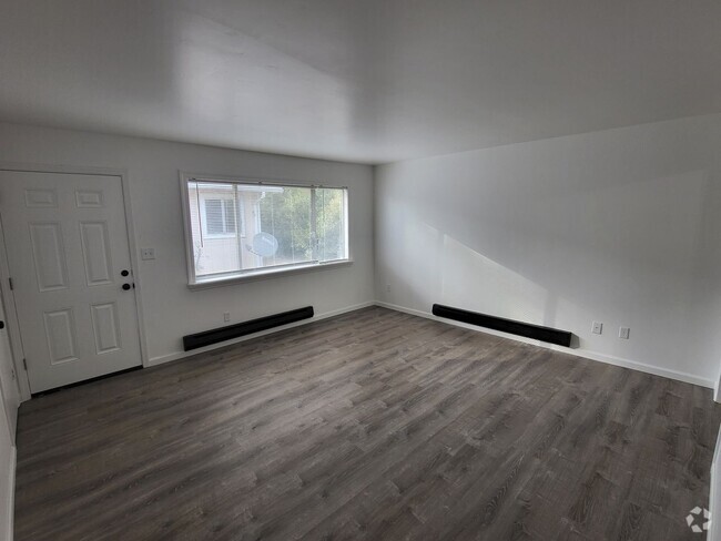 Building Photo - 1330-1350 Rogue River Hwy Unit 1344 Rental