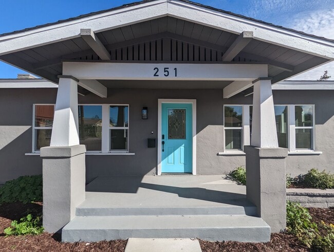 Building Photo - 251 S 36th St Unit 251 S. 36th St.