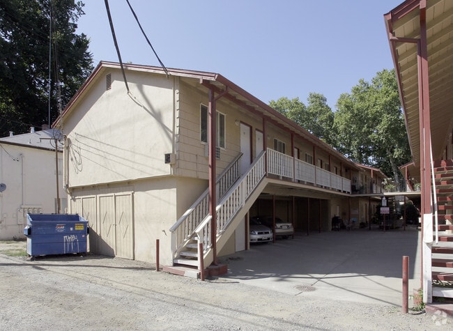 Building Photo - D Street Apartments