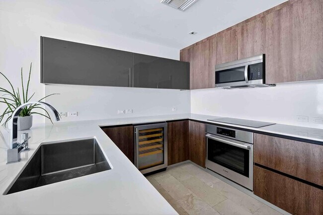 Photo - 88 SW 7th St Unidad 3003