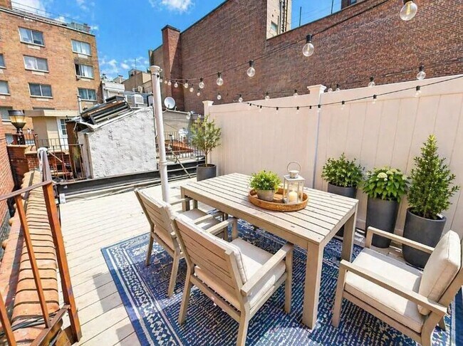 221 E 23rd St Unit 18