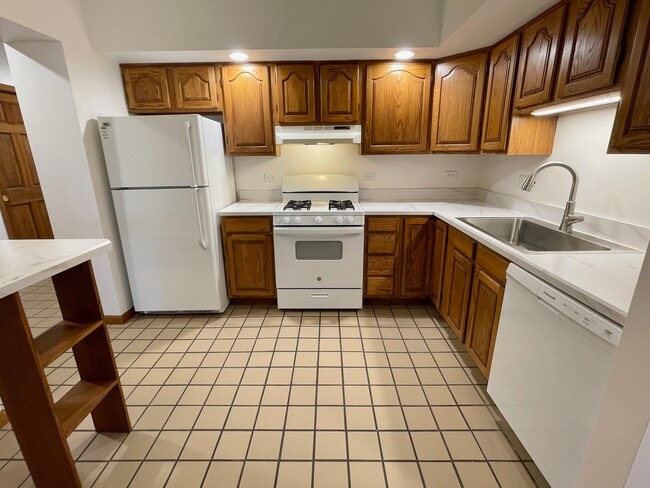 Photo - 730 N Seminary Ave