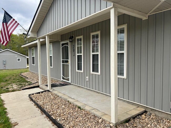 Photo - 202 Shetland Dr