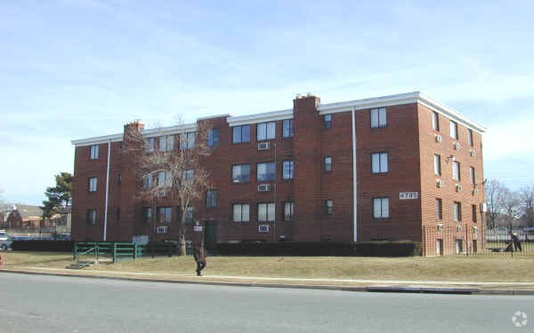 Photo - 4775 Huron Ave