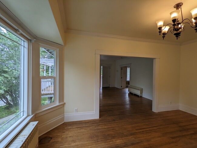 Formal Dining/Living - 406 E Ivy St