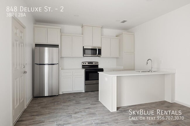 848 Deluxe St Unit 2