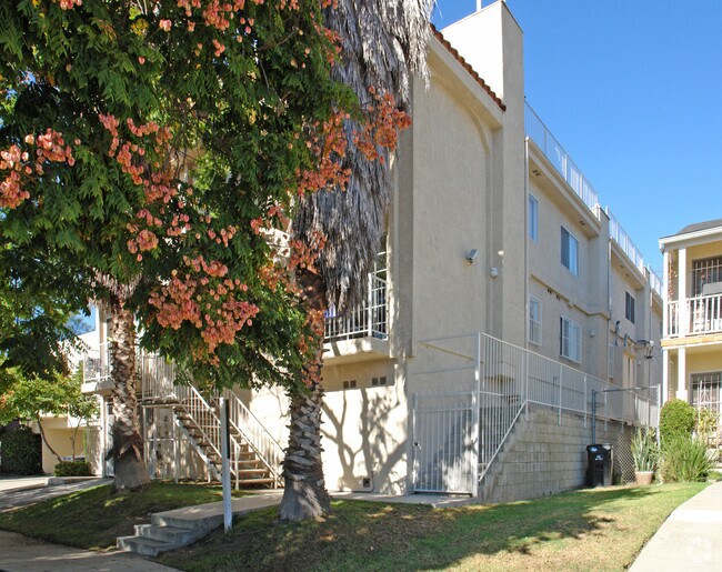 8525 Saturn St