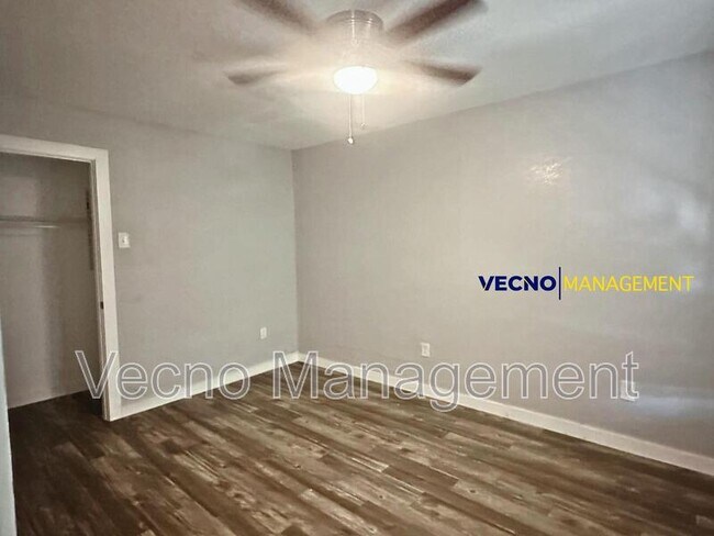 Photo - 2305 Pinn Rd Unit 5