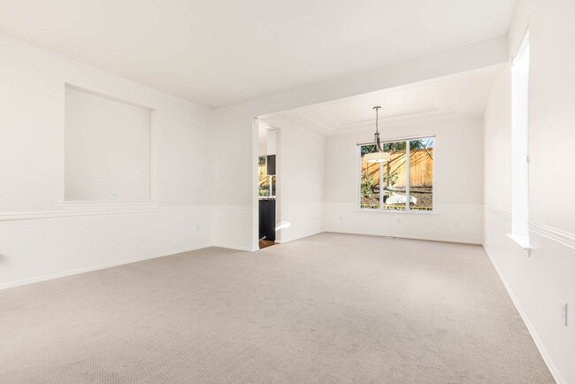 Photo - 824 Chelan Pl NE