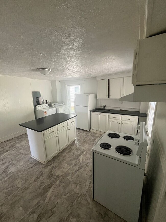 Photo - 2 Bedroom Duplex off of Rivermont Avenue. Unit 1348 Bedford Avenue,