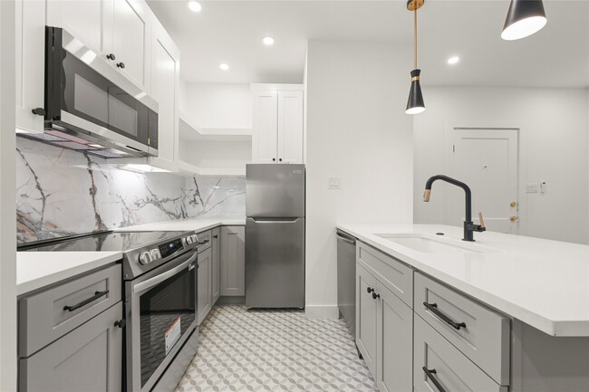 Building Photo - 808 Sul Ross St Unit 3