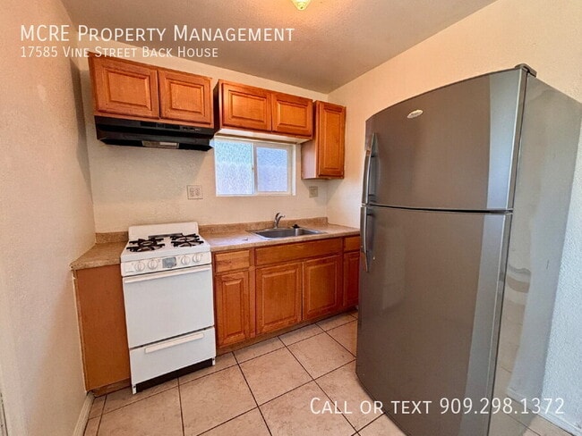 Building Photo - 17585 Vine St