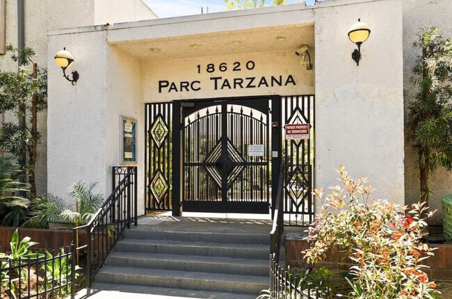 Building Photo - 18620 Hatteras St Unit 223