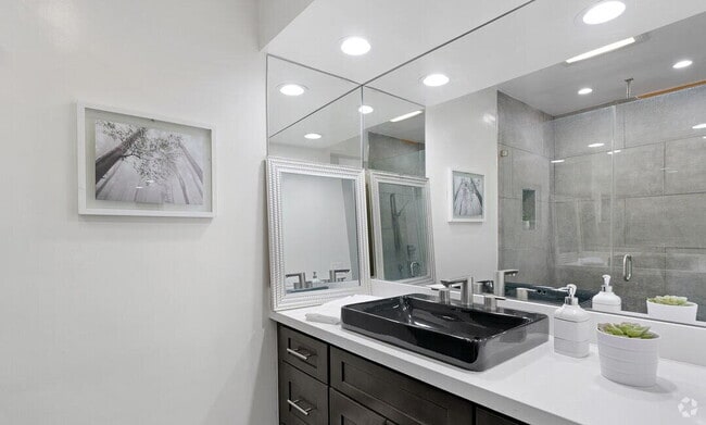 Building Photo - "Awesome 1-Bedroom Bronx Haven with Gleami... Unit 6 Rental