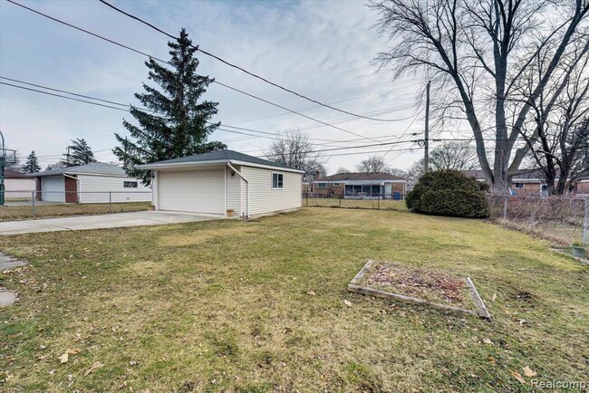 Photo - 32536 Warner Dr