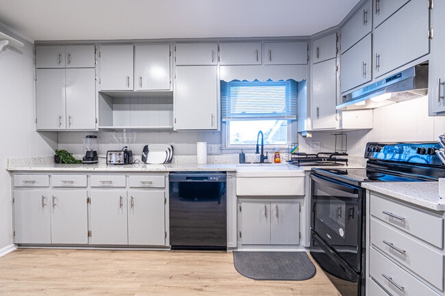 Photo - 804 Vestavia Pl SE