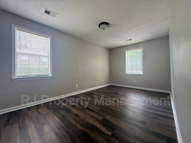 Photo - 2076 Goff Ave