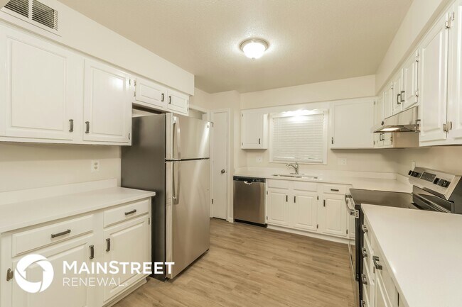Photo - 400 NE Lee Dr