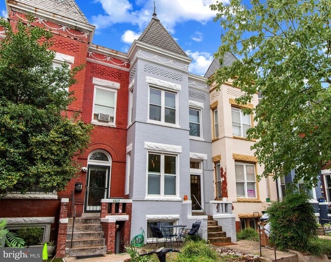 Building Photo - 1004 11th St NE Rental