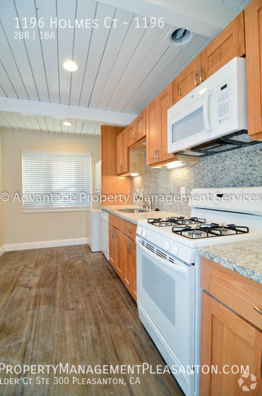 Building Photo - 1196 Holmes Ct Unit 1196 Rental