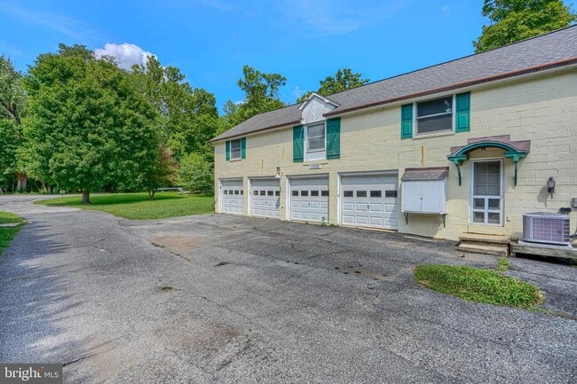 Building Photo - 1703 Roland Ave