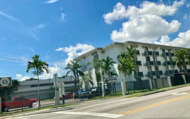 Building Photo - 16450 NW 2nd Ave Unit 401