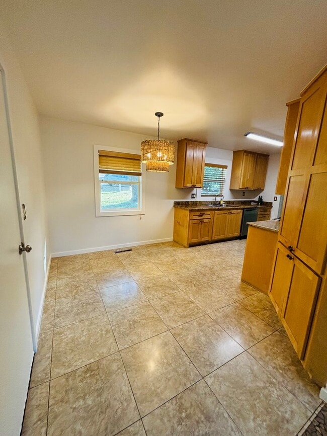 Photo - 700 E Edna St