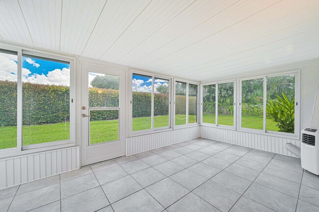 Photo - ** 2/2 Villa in Cypress Lake Gardens - Screened Lanai - 1st Floor **