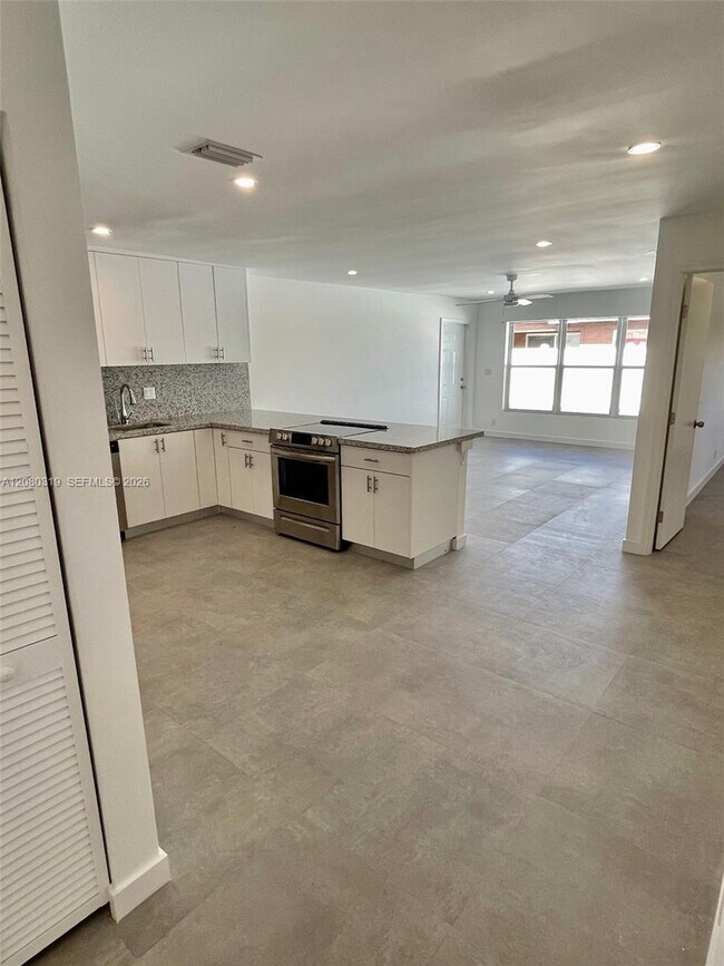 5711 NW 28th St Unit 5711