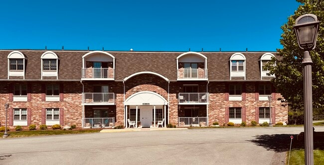 Building Front entrance - 510 Clubhouse Dr Unit 510