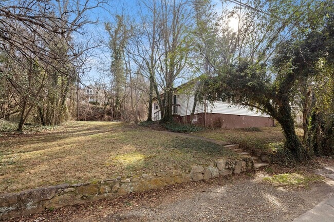 Building Photo - Duplex in Grove Park Unit Apt. B