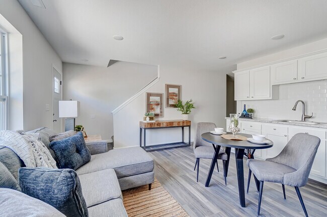 Photo - 655 W Spring St