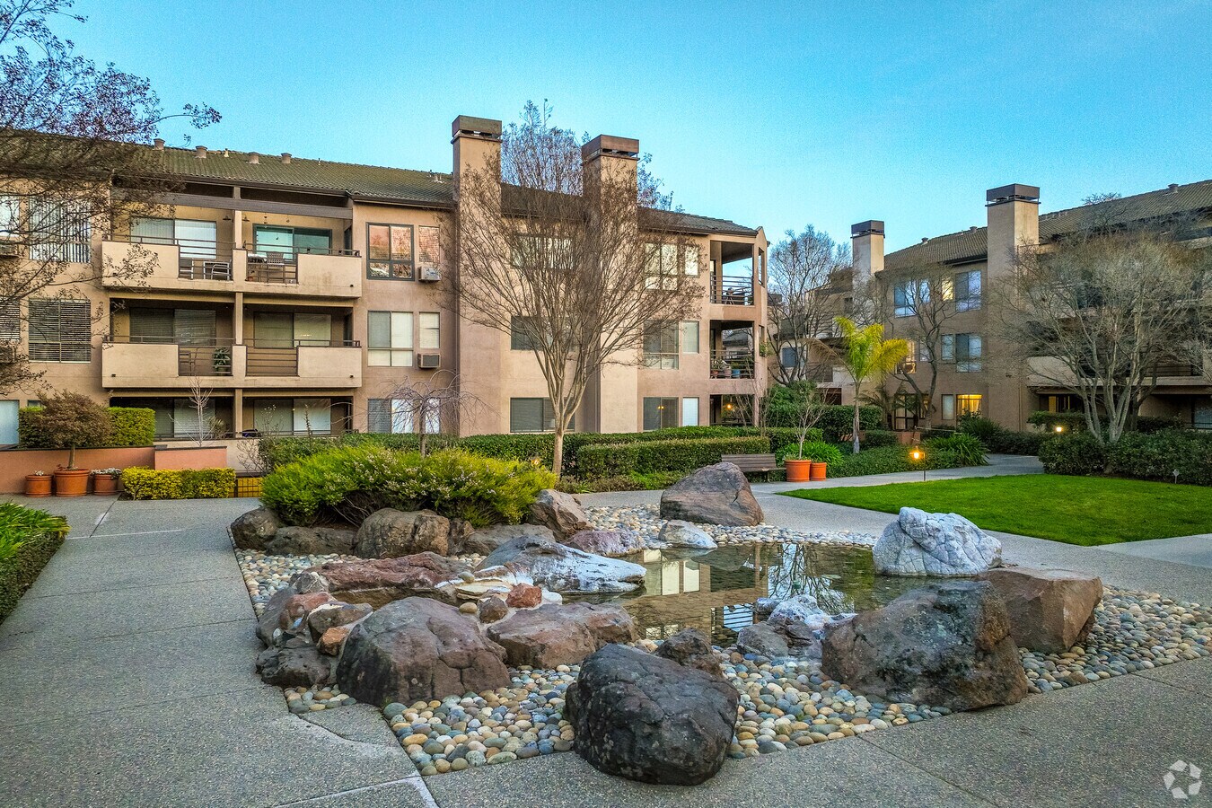 Patio del edificio - Monte Merano
