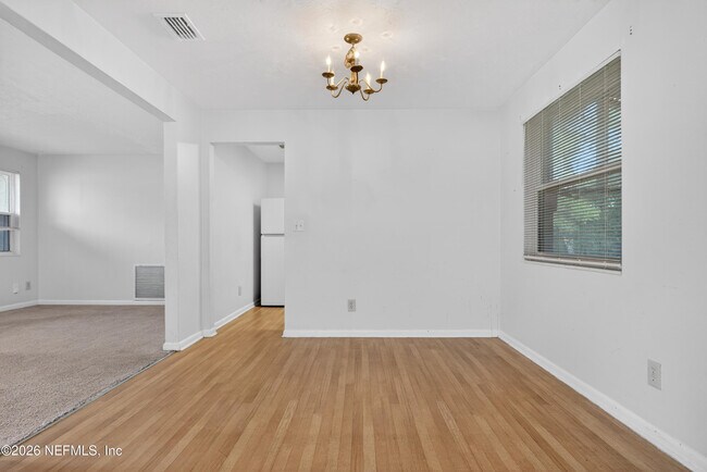 Photo - 7248 Stonehurst Rd N