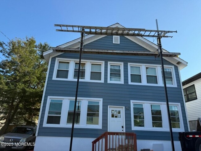 Building Photo - 231 Blaine Ave Unit A