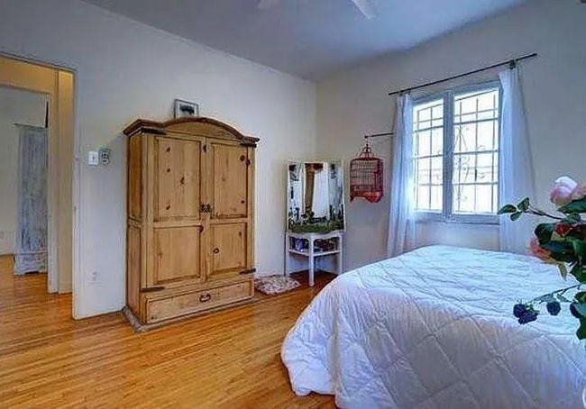 Photo - 7714 Waring Ave