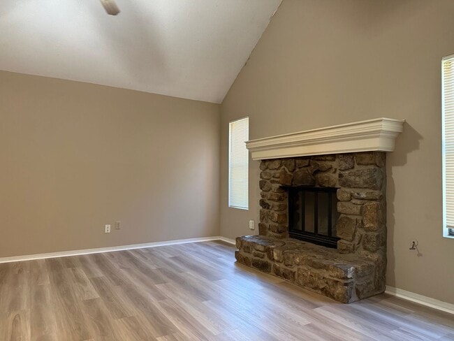 127 Rolling Oaks Dr
