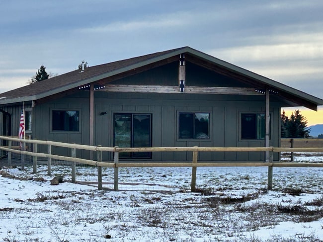 Photo - 240 Cayuse Ln