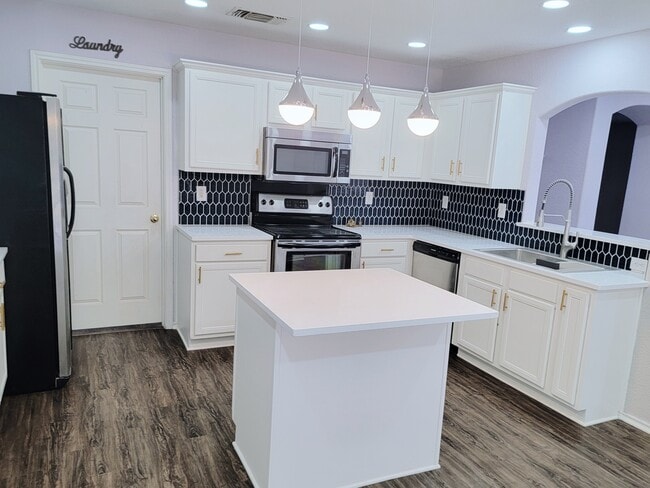 Building Photo - 7818 Mainland Woods Rental