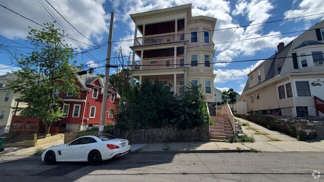 Building Photo - 74 Grant St Unit 2 Rental