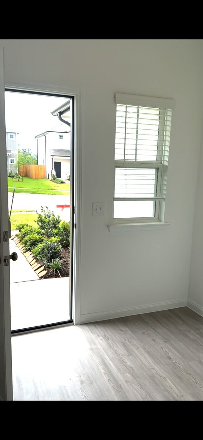 Photo - 26073 Hampshire Dr