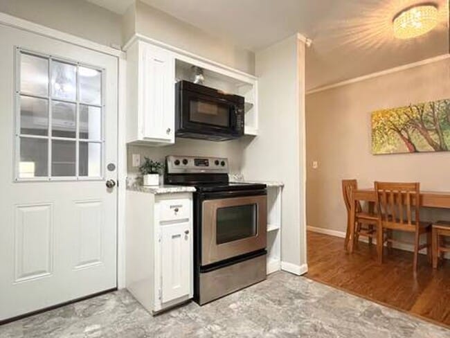 224 W 9th St